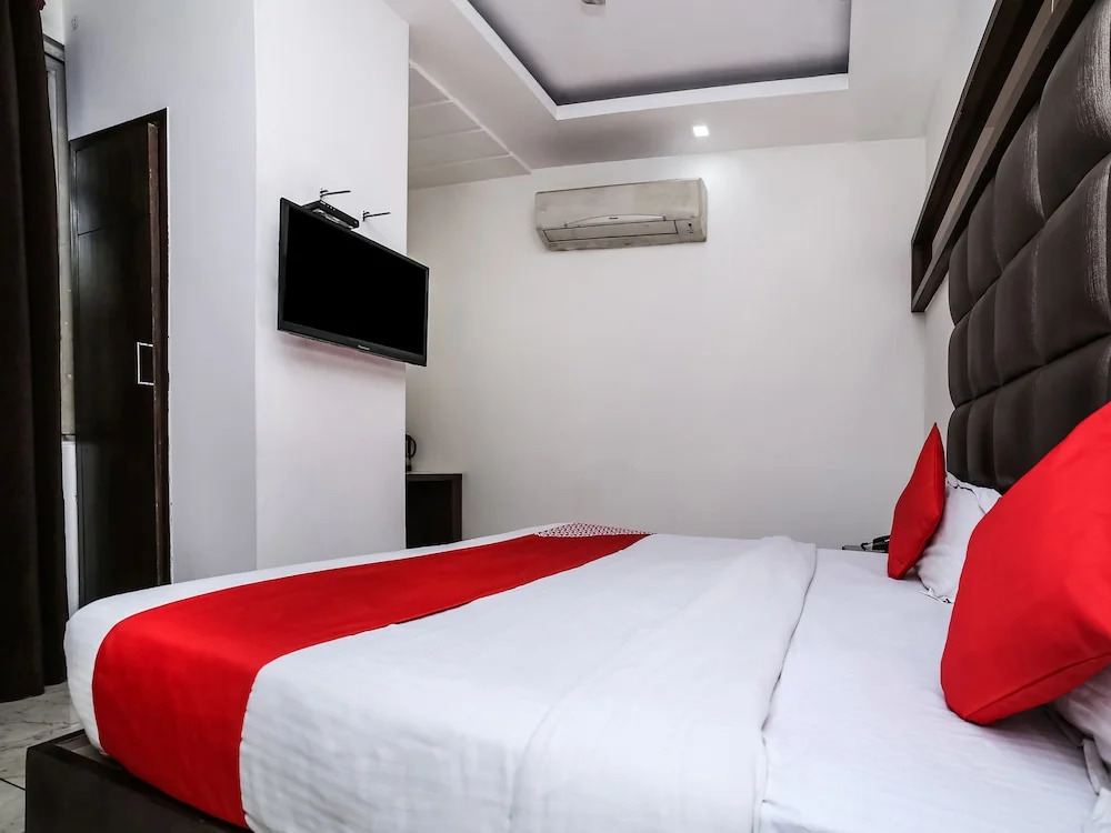 OYO 11150 Hotel Bella Vista