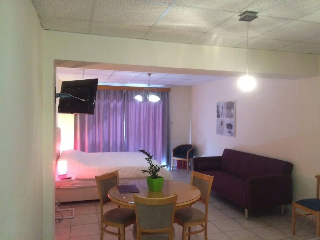 Vrachia Beach Hotel & Suites