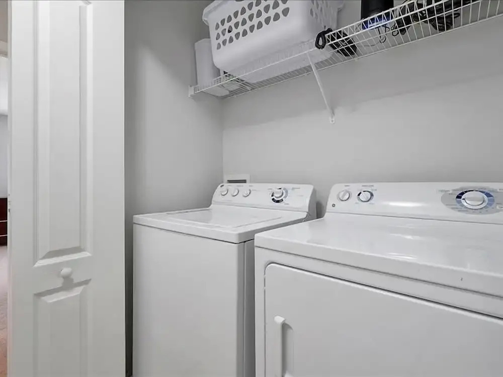Adorable Townhome Remodeled With Comfort And Relaxation In Mind! Splash Pool! 4 Bedroom Townhouse
