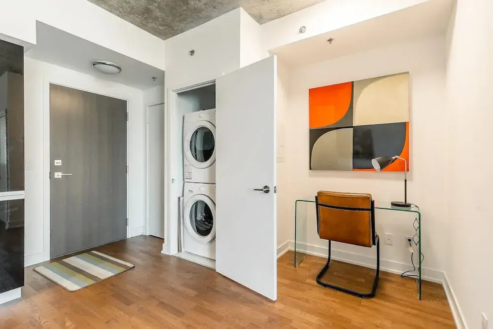 Stunning New 1BR Suite Trendy Queen West