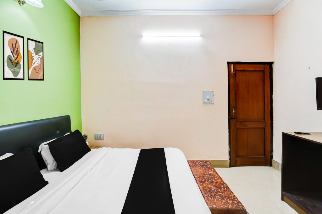 SPOT ON 46687 Hotel Prabhu