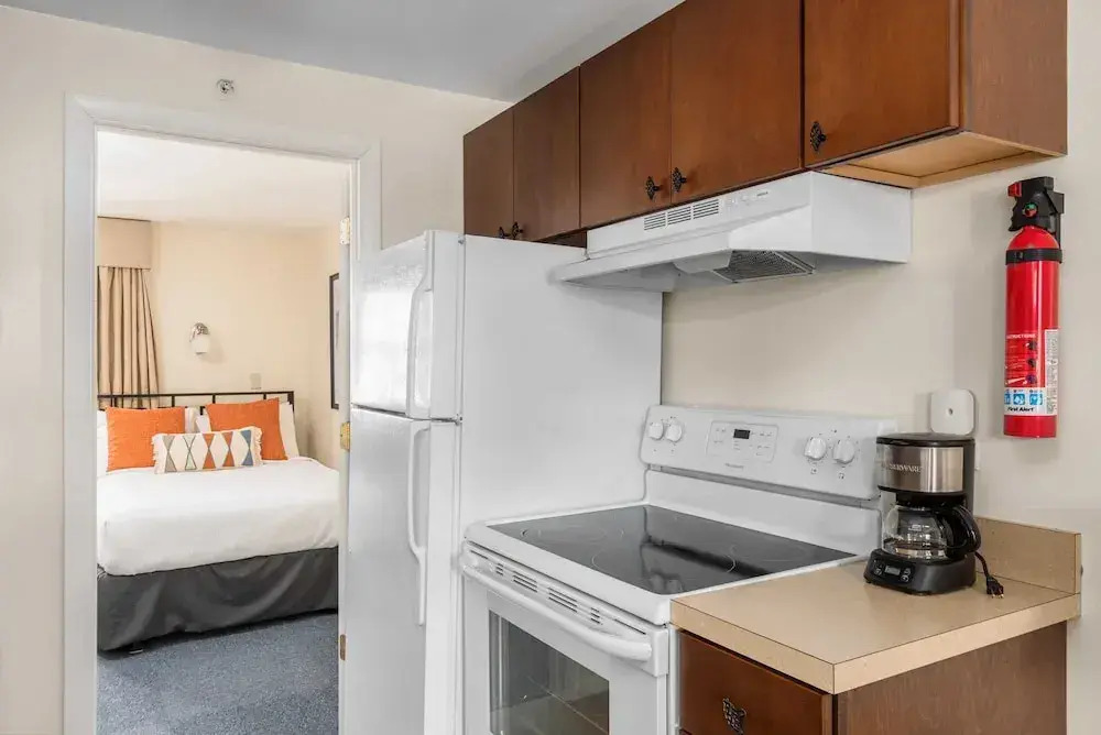 Beverly Garden Suites