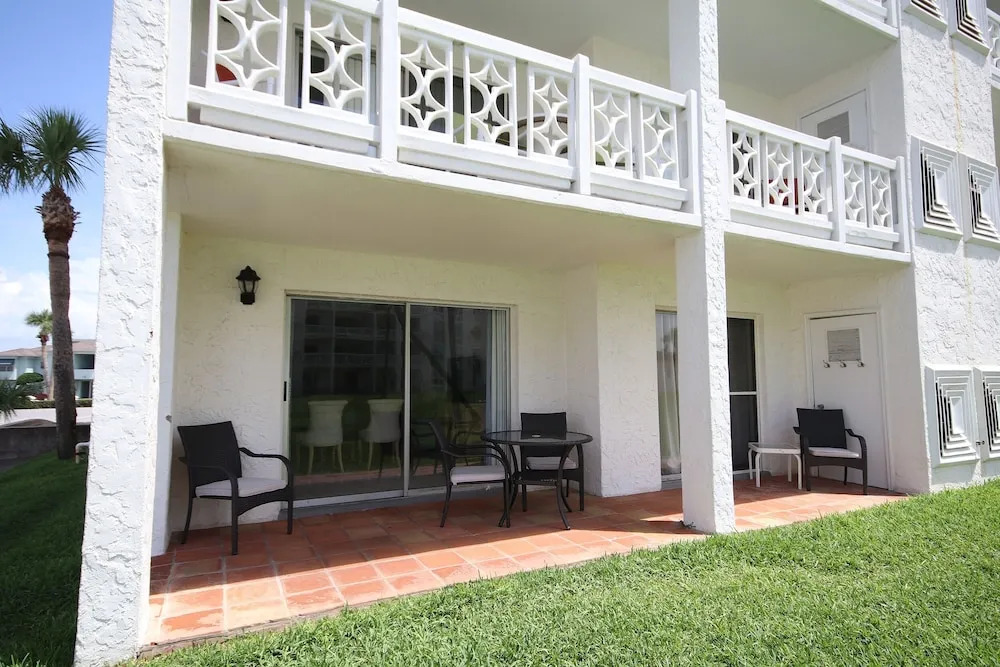 319 El Matador 2 Bedroom Condo by RedAwning
