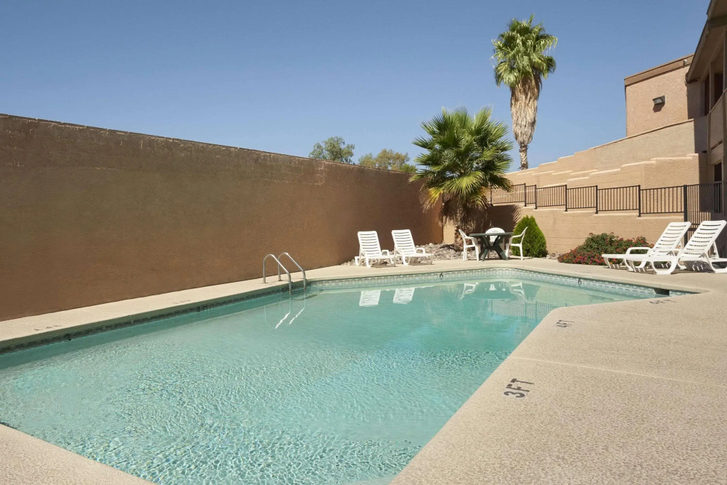 Days Inn & Suites Tucson AZ