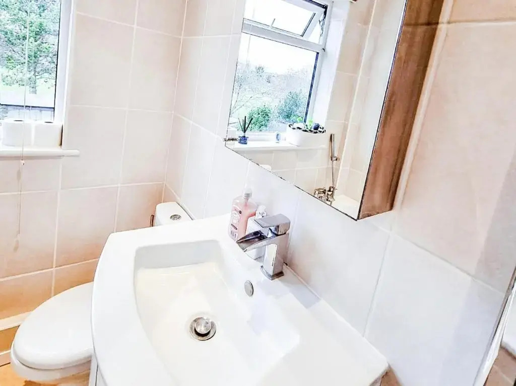 3-bed House in London Garden & Free Parking