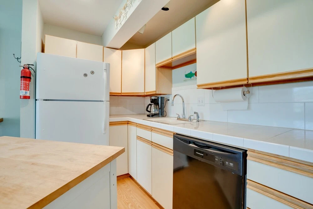 Lovely Crescent Bar Condo w/ Community Amenities!