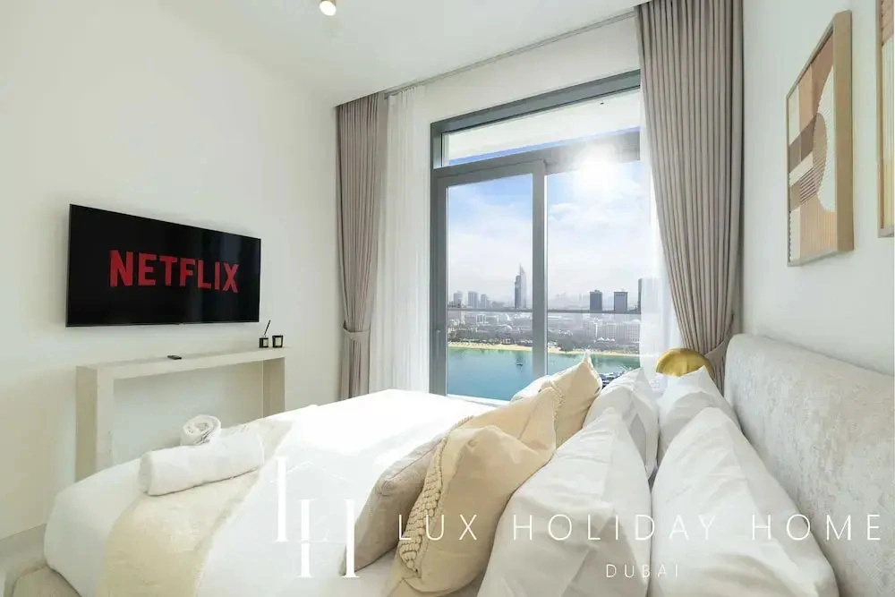 LUX The Marina Vista Beachfront Suite