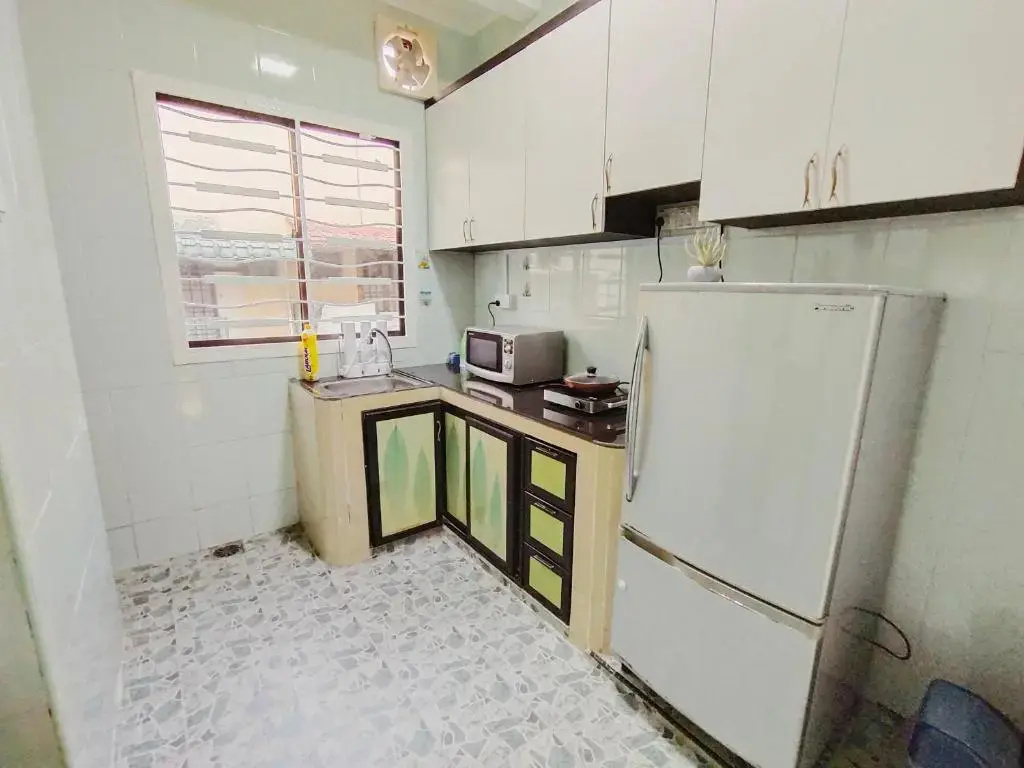 Kulai Dream Homestay 4room 16pax @near Kulai Aeon, JPO, Senai Airport, Legoland