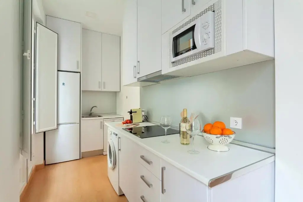 Hostly Acetres 1A loft in city center, comunal terrace, fibre,parking optional