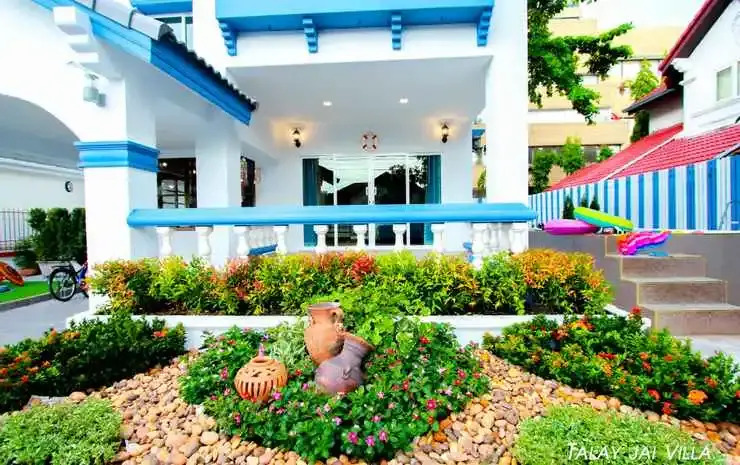 Jomtien Beach Pool Villa บ้านพูลวิลล่าติดทะเล หาดจอมเทียน