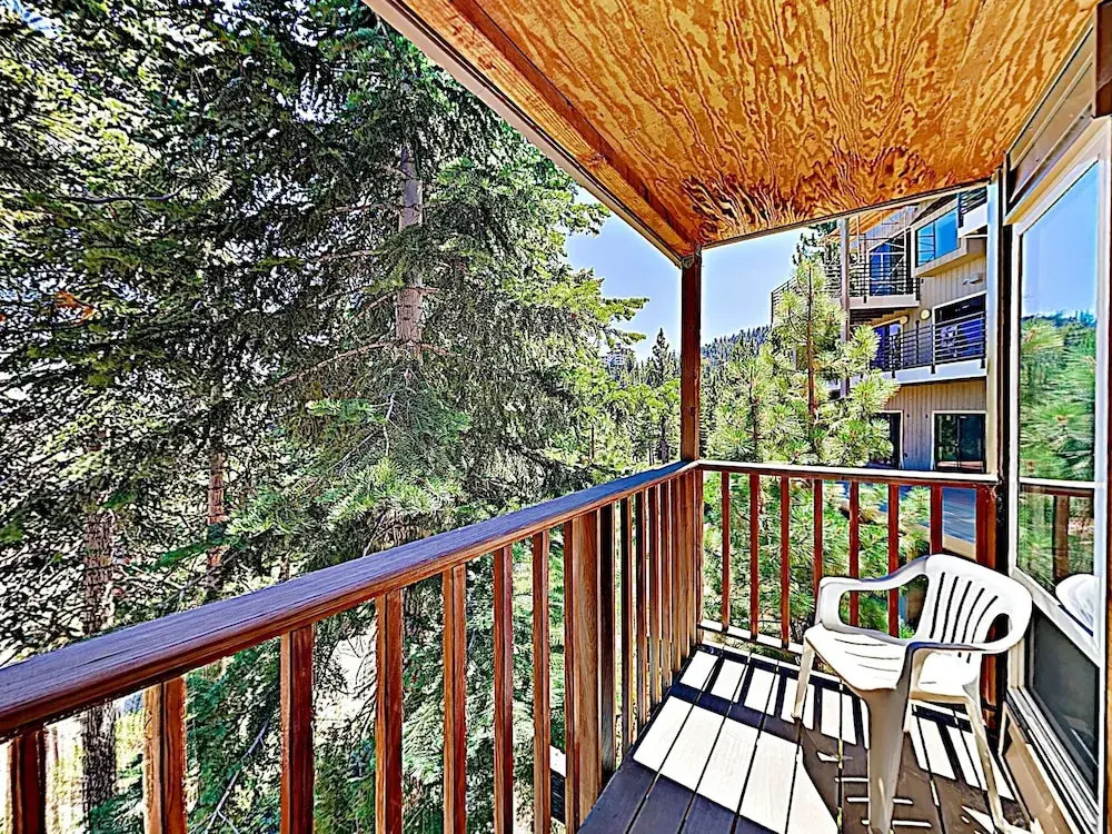 Mountaintop #D - 4 Br Condo