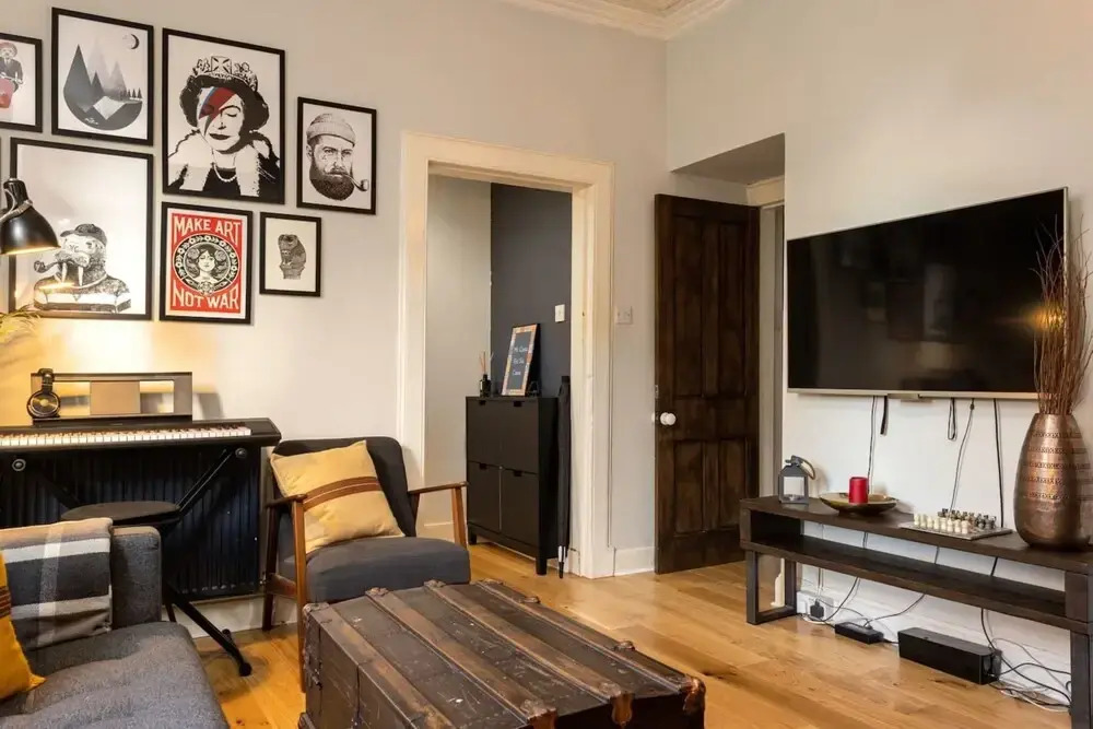 Modern and Jazzy 2 Bedroom House in Edinburgh