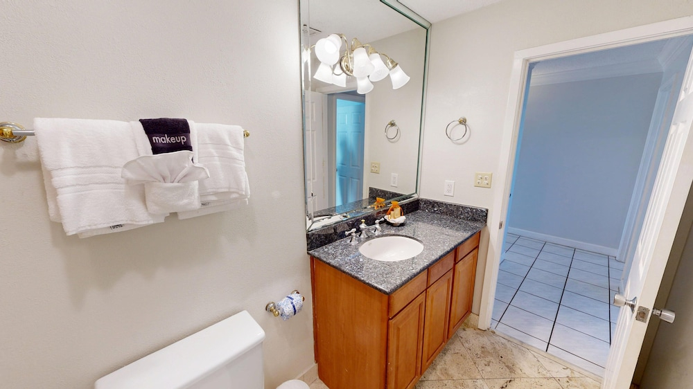 Shoreline Towers 2122 3 Bedroom Condo
