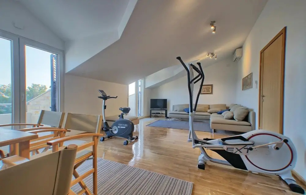 Stunning Home in Prizba With Wifi and 6 Bedrooms