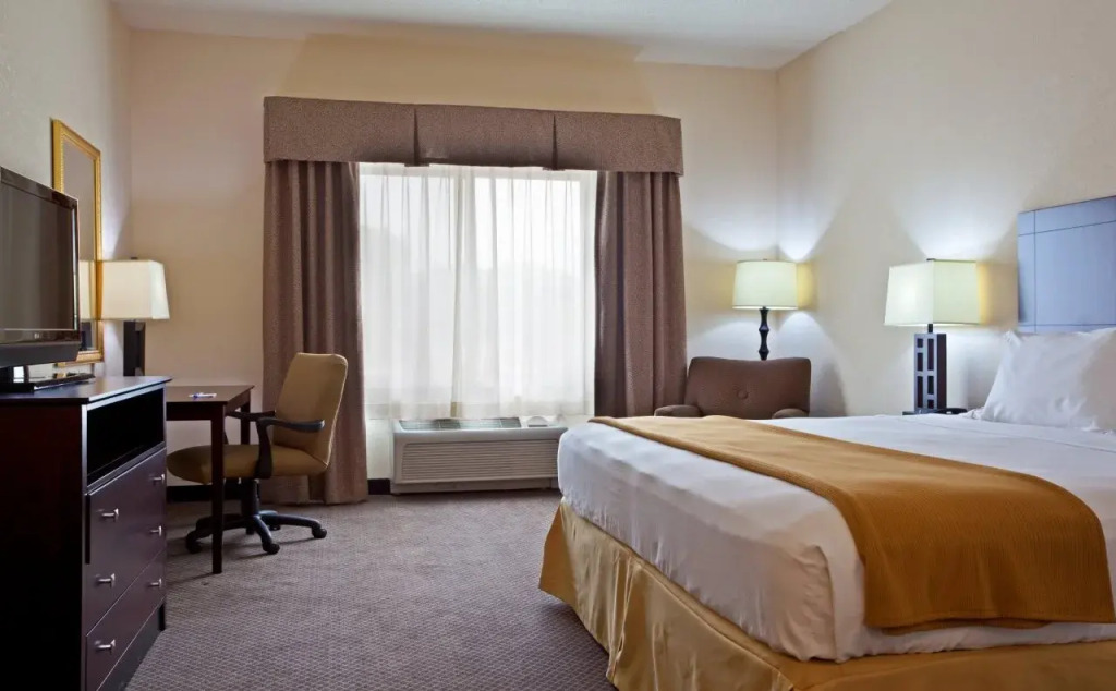 Holiday Inn Express & Suites Chicago West-OHare Arpt Area by IHG