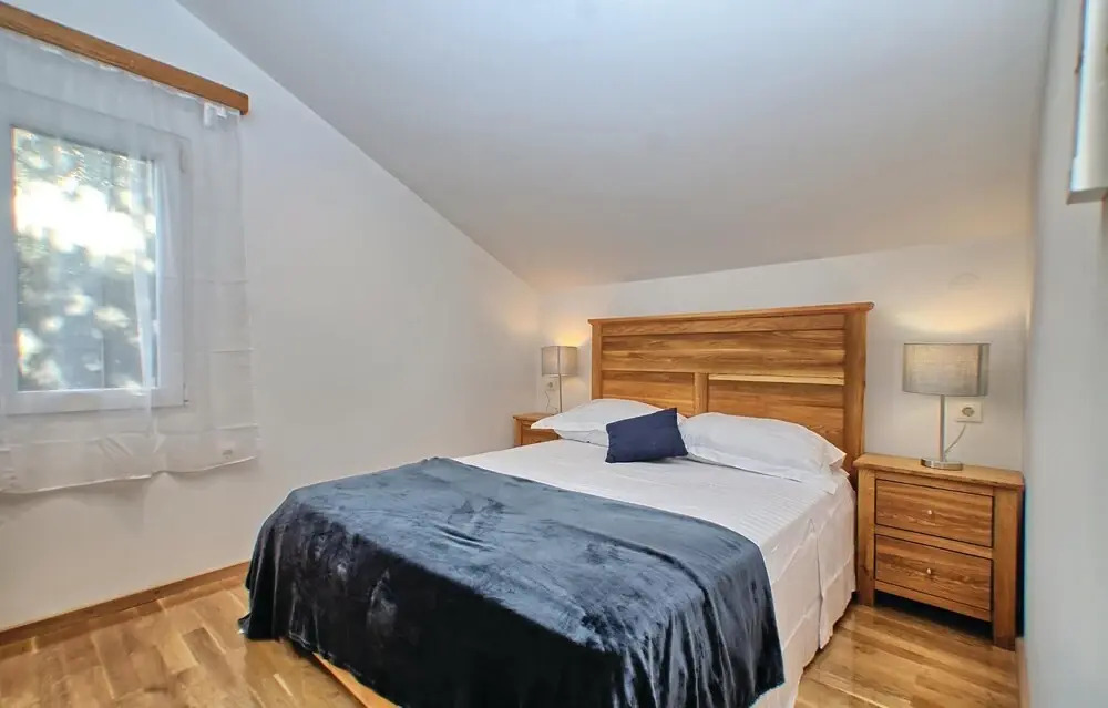 Stunning Home in Prizba With Wifi and 6 Bedrooms
