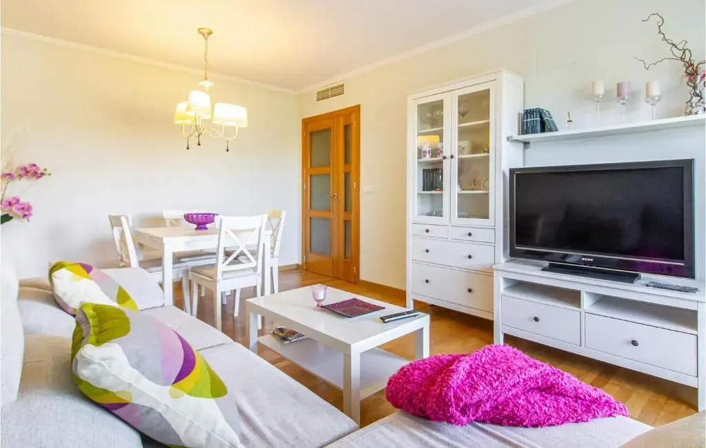 Nice apartment in Santa Pola with 2 Bedrooms, WiFi and Outdoor swimming pool