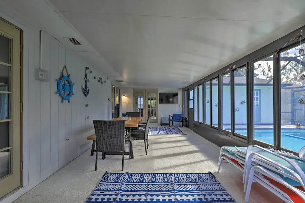 Near Beaches & Dining: Palm Harbor Gem w/ Pool