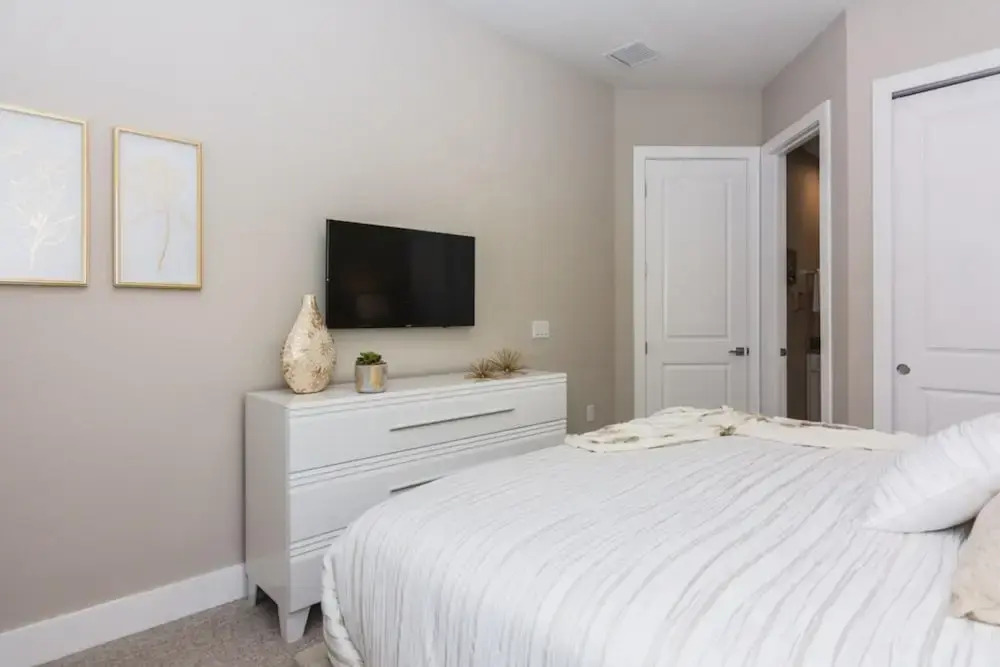 Amazing Townhome with Summer Kitchen SU2668