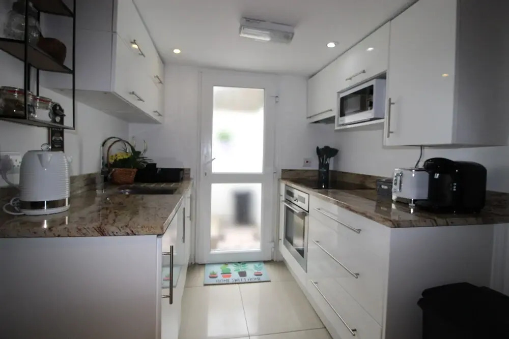 Beautiful Cosy 1 Bedroom Basement Apartment