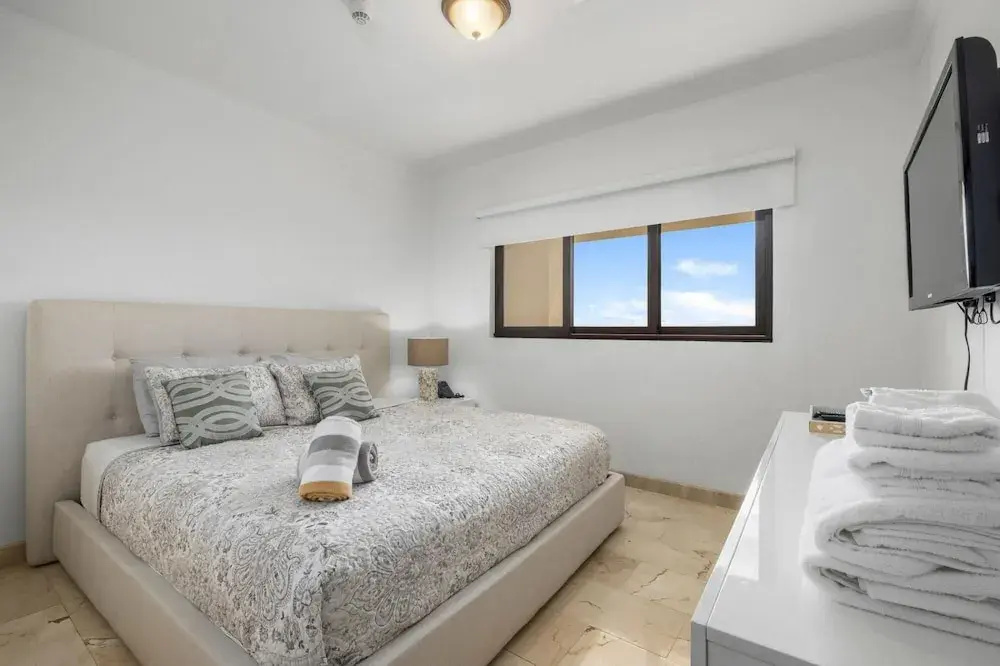 One Bedroom w Amazing Views GYM Resort Amenities