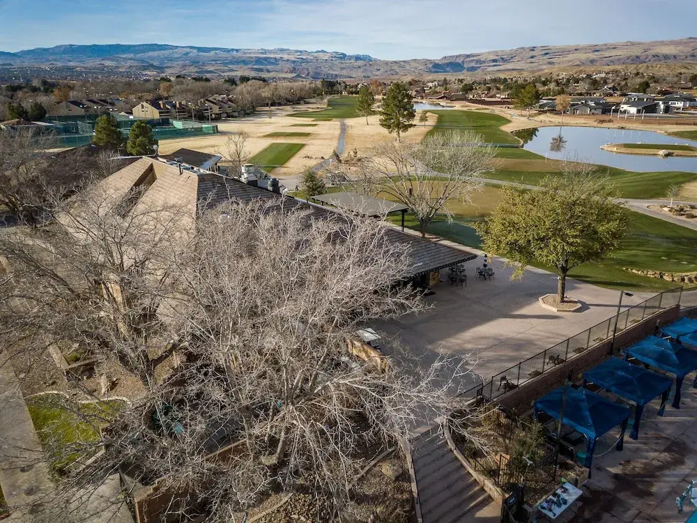 9 At Bloomington Country Club 3 Bedroom Apts