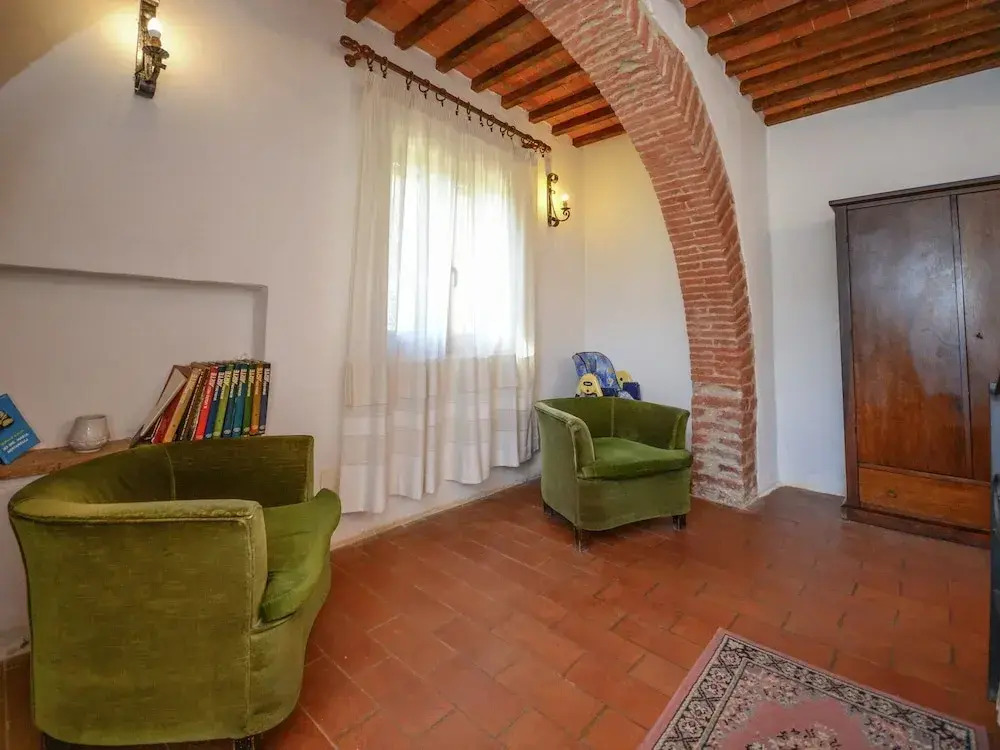 Cozy Farmhouse in Castiglione del Lago With Swimming Pool