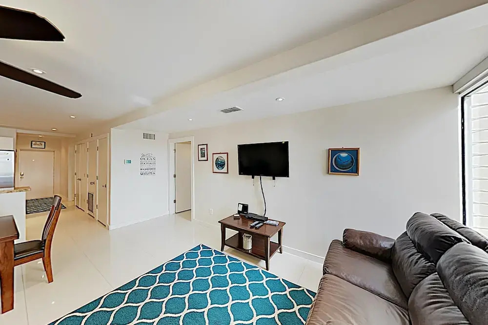 Updated 3br  W/ Pools 3 Bedroom Condo