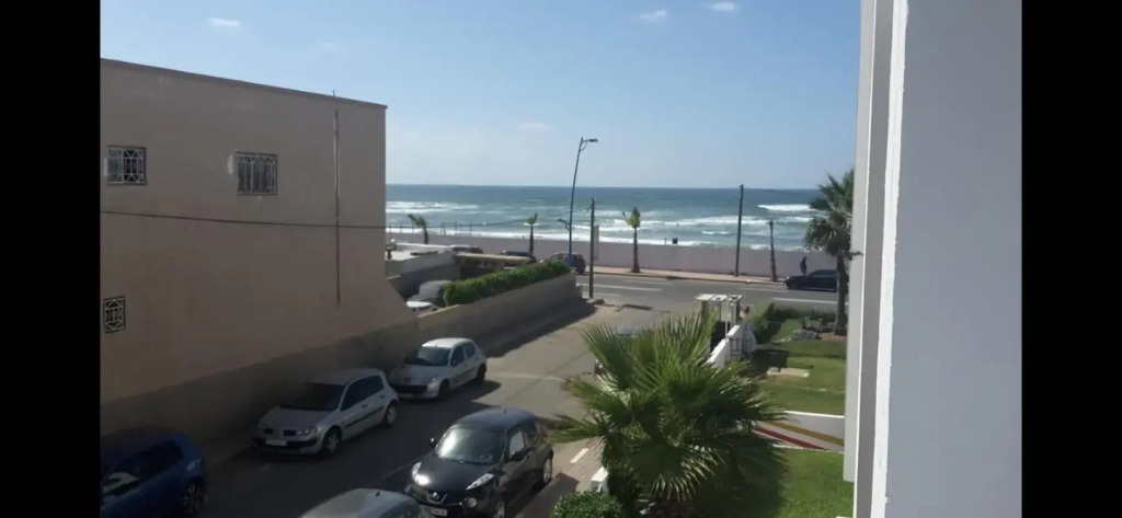 Villa moderne avec piscine, front de mer