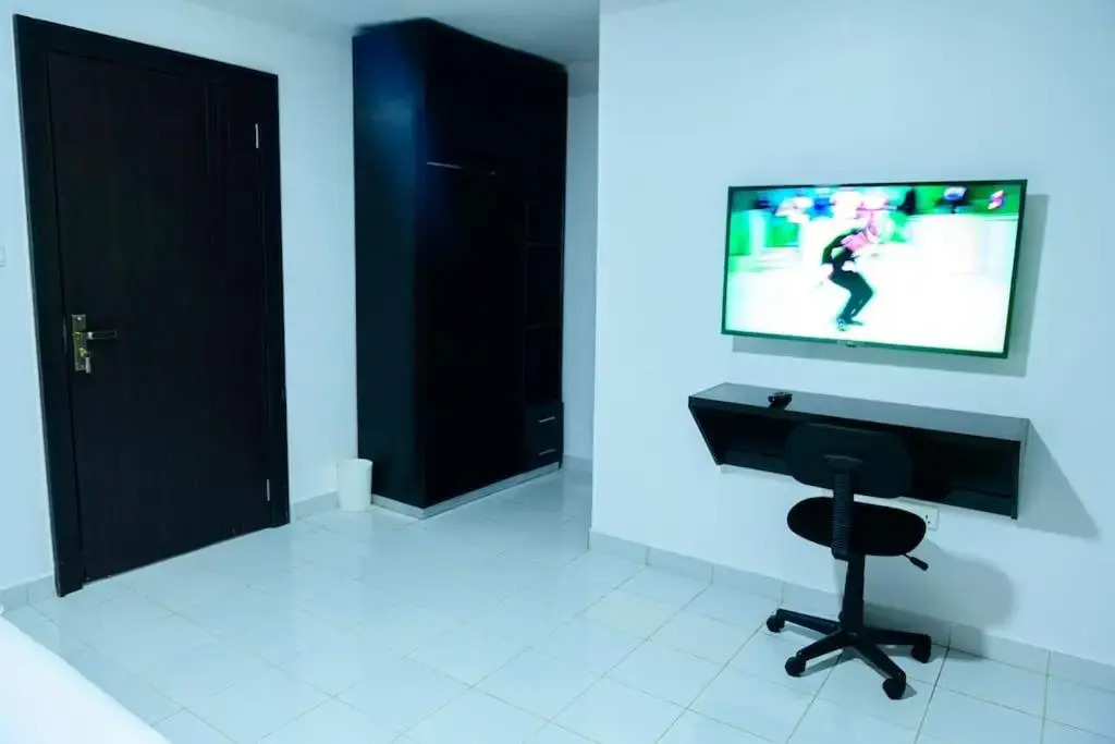 Furnished 4 Bedrooms Apart-24Hrs Elect/WIFI/Security