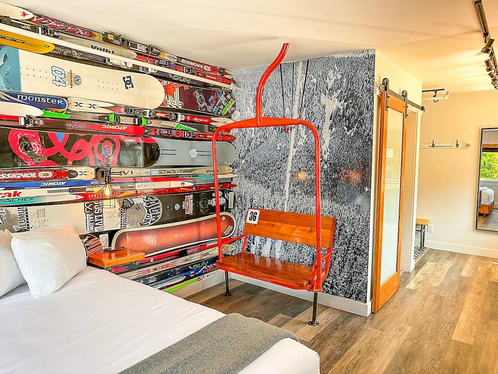 Crash Hotel Squamish