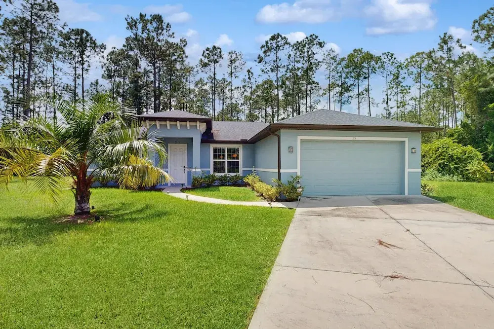 Spacious House With Private Covered Patio, Work Station, Full Kitchen and Grill