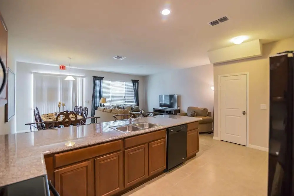 5135 Compass Bay