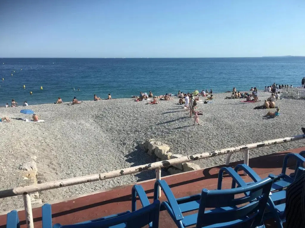 Apt 2-3 pces dans le Carre d Or a 290 m des plages