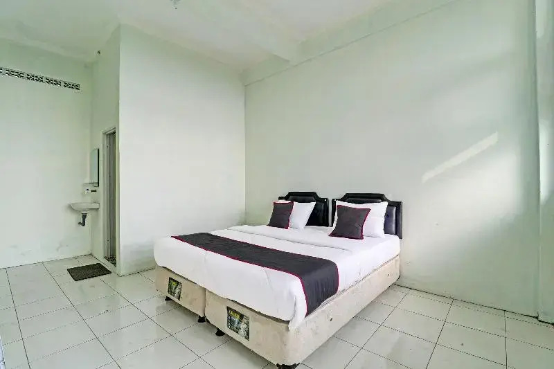 RedDoorz Syariah at Neu Hostel Cisarua Lembang