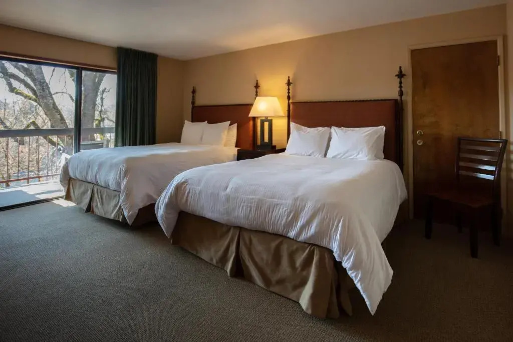 Riverside Inn