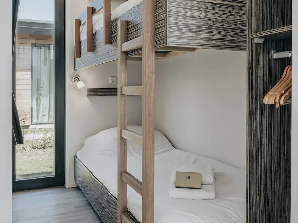 Luxury Lodge with 2 Bathrooms near Markermeer