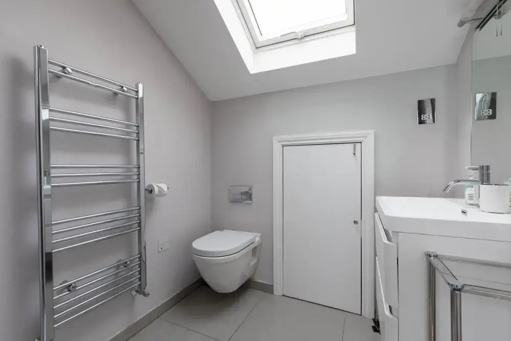 Spacious 3 Bedroom in Notting Hill With Balcony