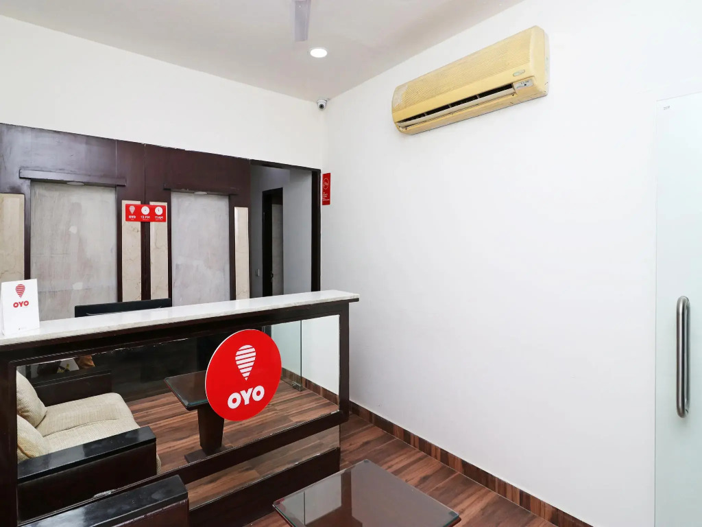 OYO 12789 Hotel Aaron Castle