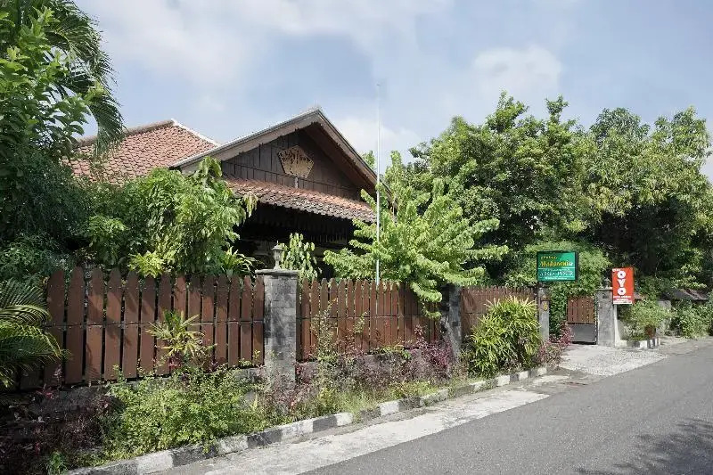 Ndalem Maharani Guest House
