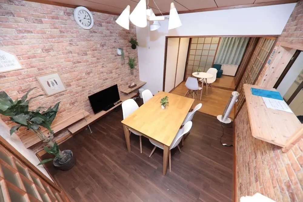 Brick House Near Osaka Castle 217-1