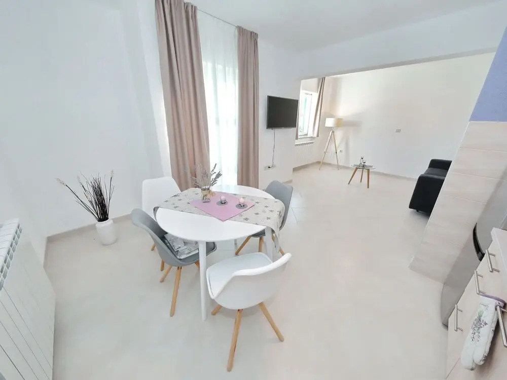 Splendid Villa Apartment Directly on the Beach, Whirlpool and Sauna, Nice Tavern