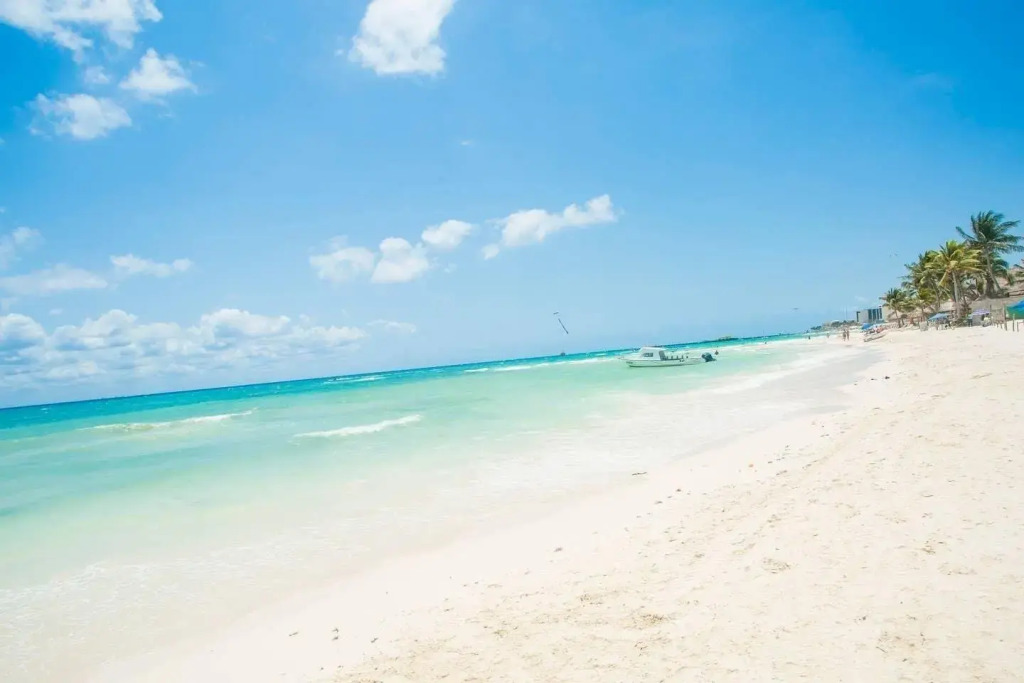 Dream Location! 2BR Near Beach+clubs!! Sleeps 6!!