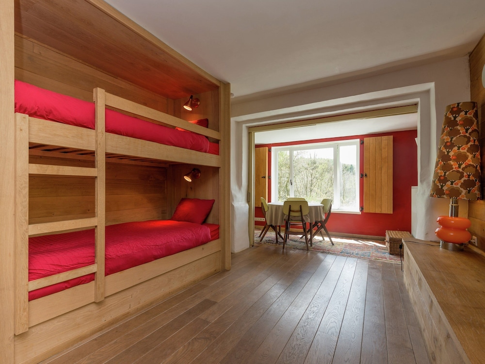 Beautiful Holiday Home In Redu With Whirlpool