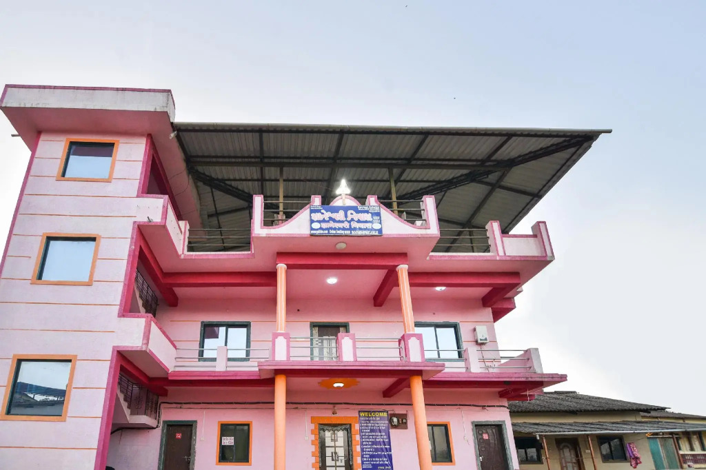 OYO Flagship 65592 Dyaneshwari Niwas