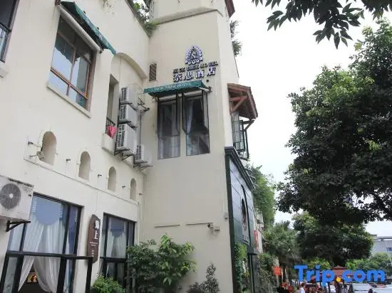 Chongqing Nice Hotel (Hemu Road Subway Station Branch)
