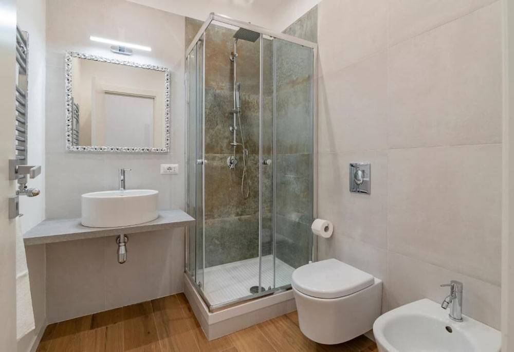 Leos Colosseum - Private Apartments