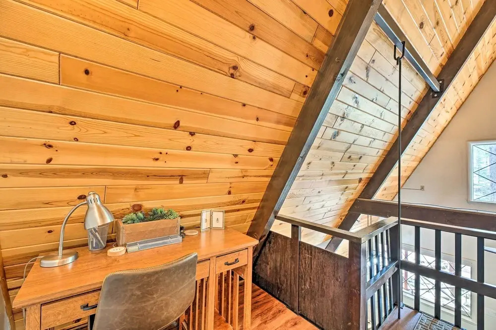 A-frame Pinetop Lakeside Cabin Under the Pines!