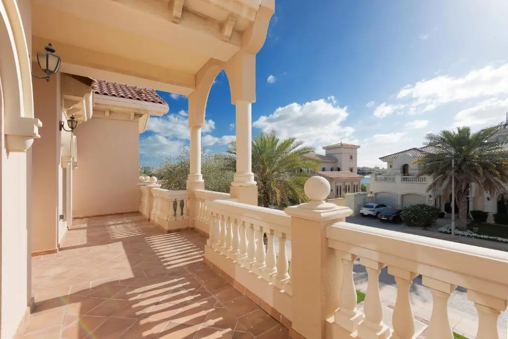Maison Privee - Palm Jumeirah Beach Front XL Villa w/Prvt Pool