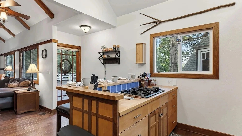 Holiday Lake Cabin by Avantstay Large Deck + Cozy Fireplace + Near Arrowhead Village